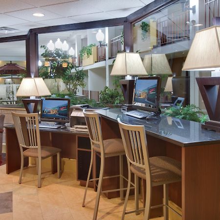 Doubletree By Hilton Austin, Mn Hotel Екстериор снимка