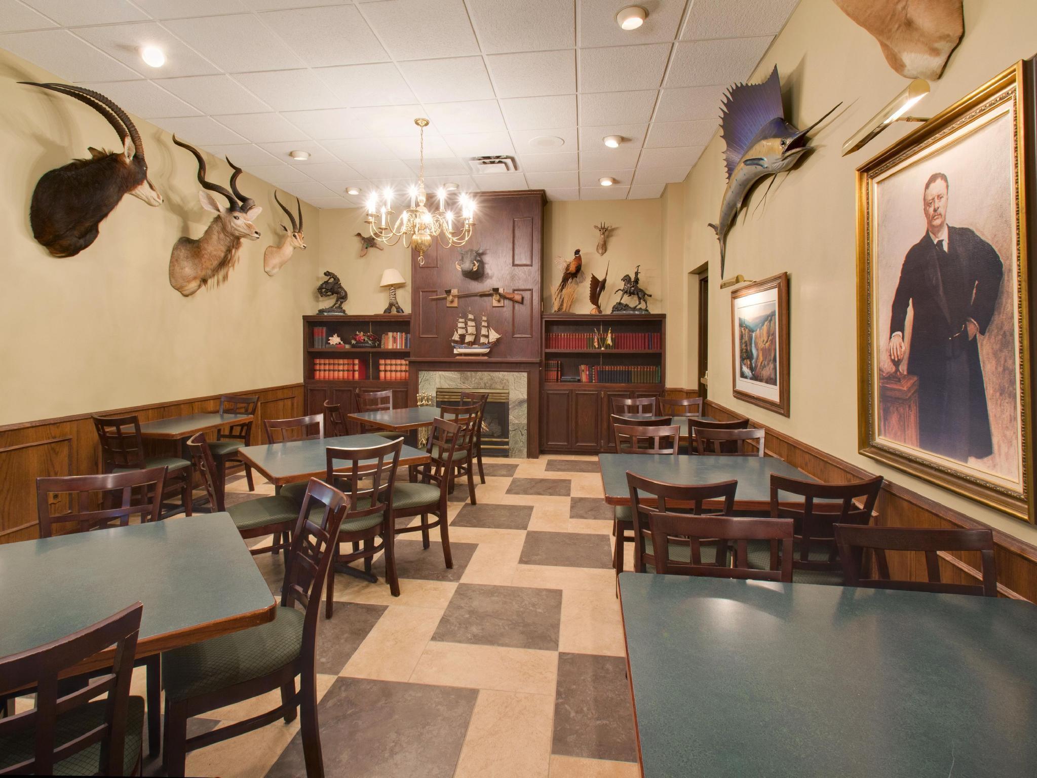 Doubletree By Hilton Austin, Mn Hotel Екстериор снимка