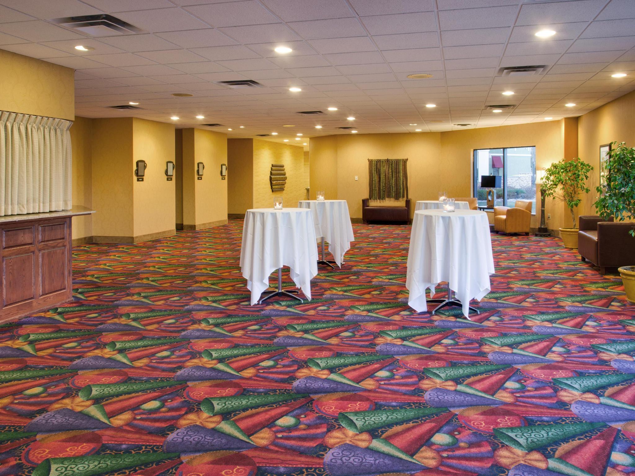 Doubletree By Hilton Austin, Mn Hotel Екстериор снимка