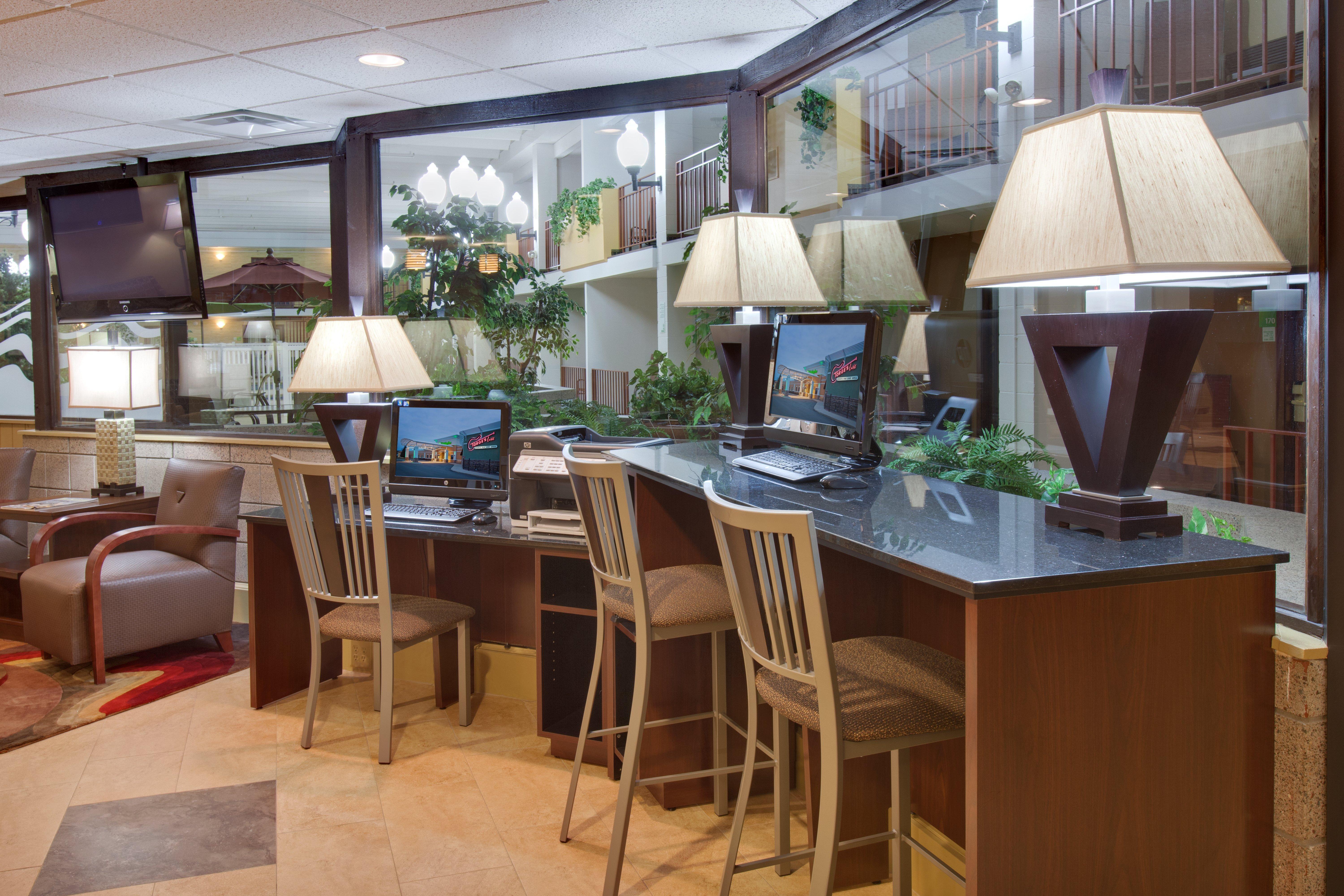 Doubletree By Hilton Austin, Mn Hotel Екстериор снимка