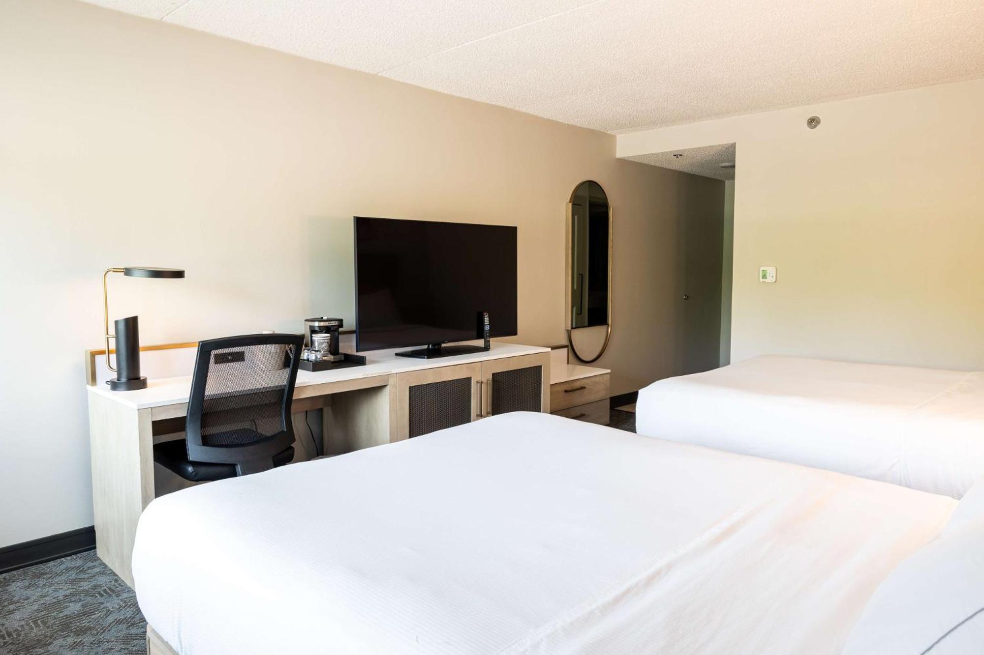 Doubletree By Hilton Austin, Mn Hotel Екстериор снимка