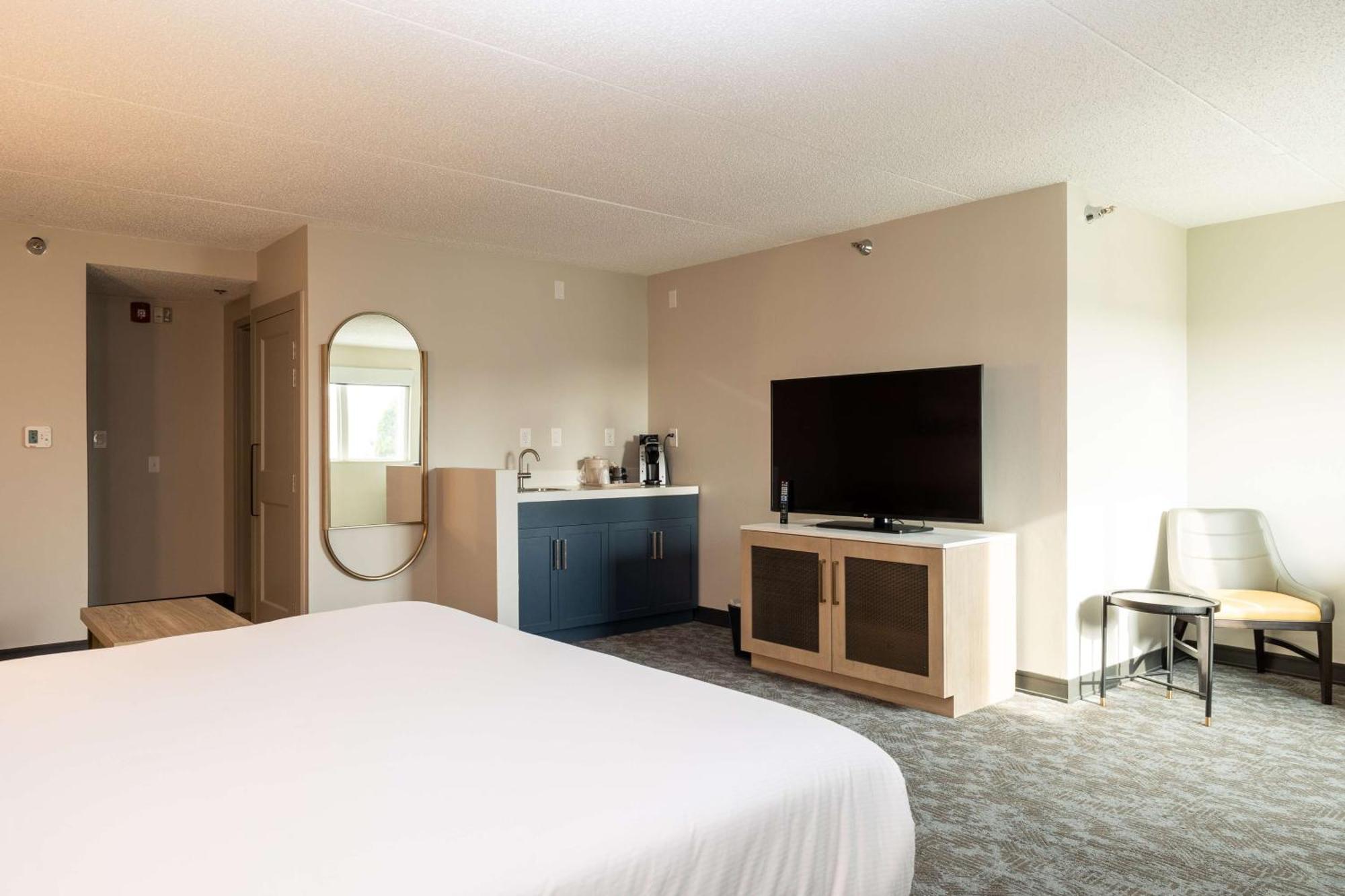 Doubletree By Hilton Austin, Mn Hotel Екстериор снимка