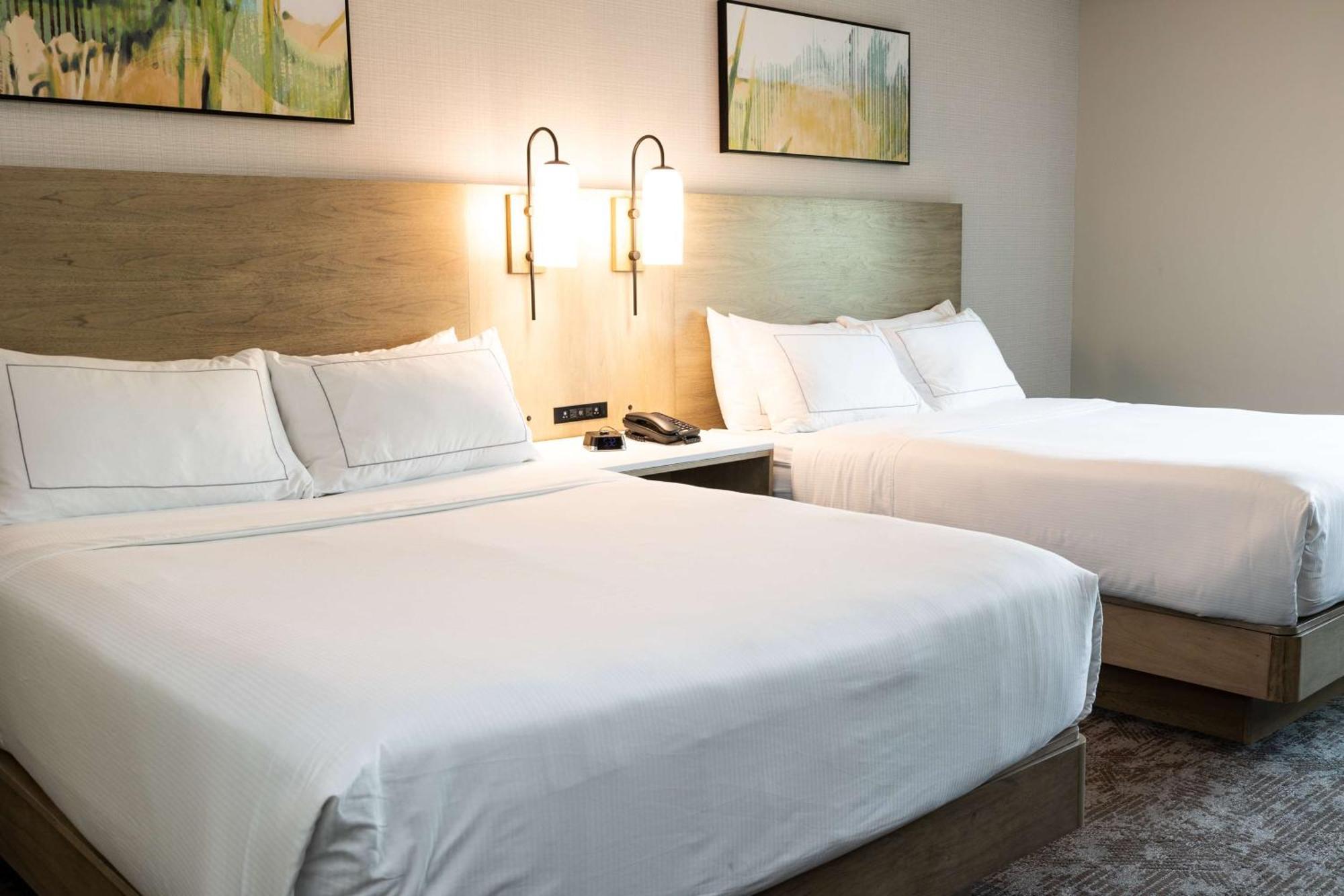 Doubletree By Hilton Austin, Mn Hotel Екстериор снимка