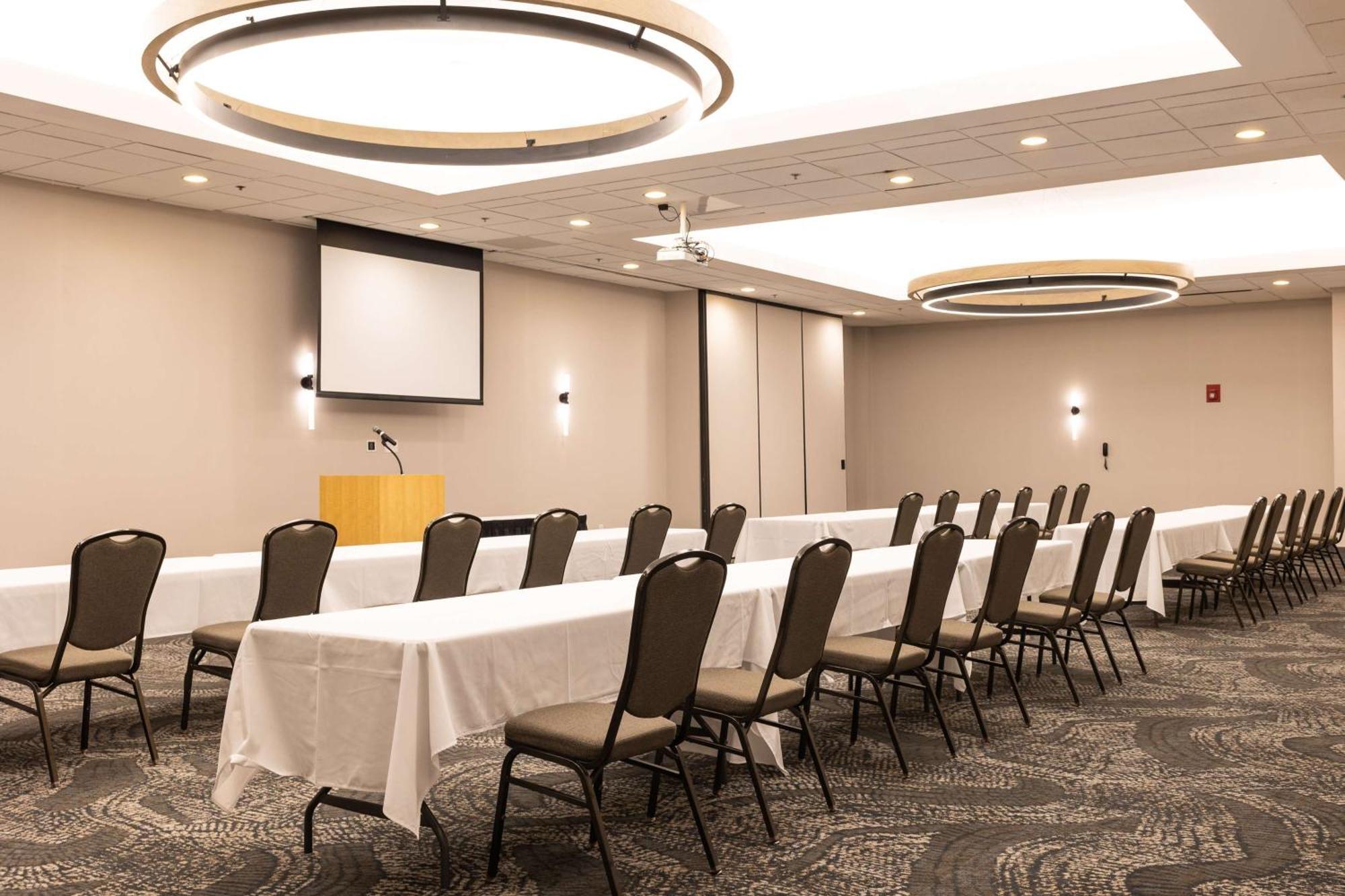 Doubletree By Hilton Austin, Mn Hotel Екстериор снимка