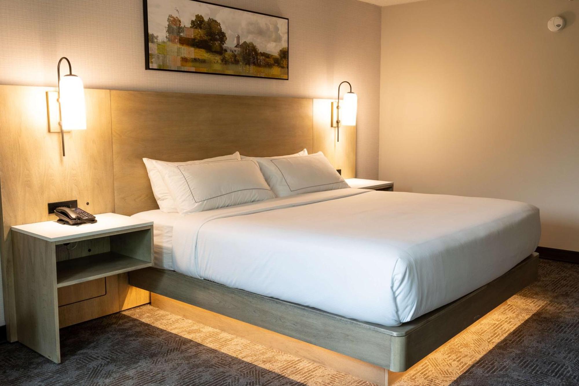 Doubletree By Hilton Austin, Mn Hotel Екстериор снимка