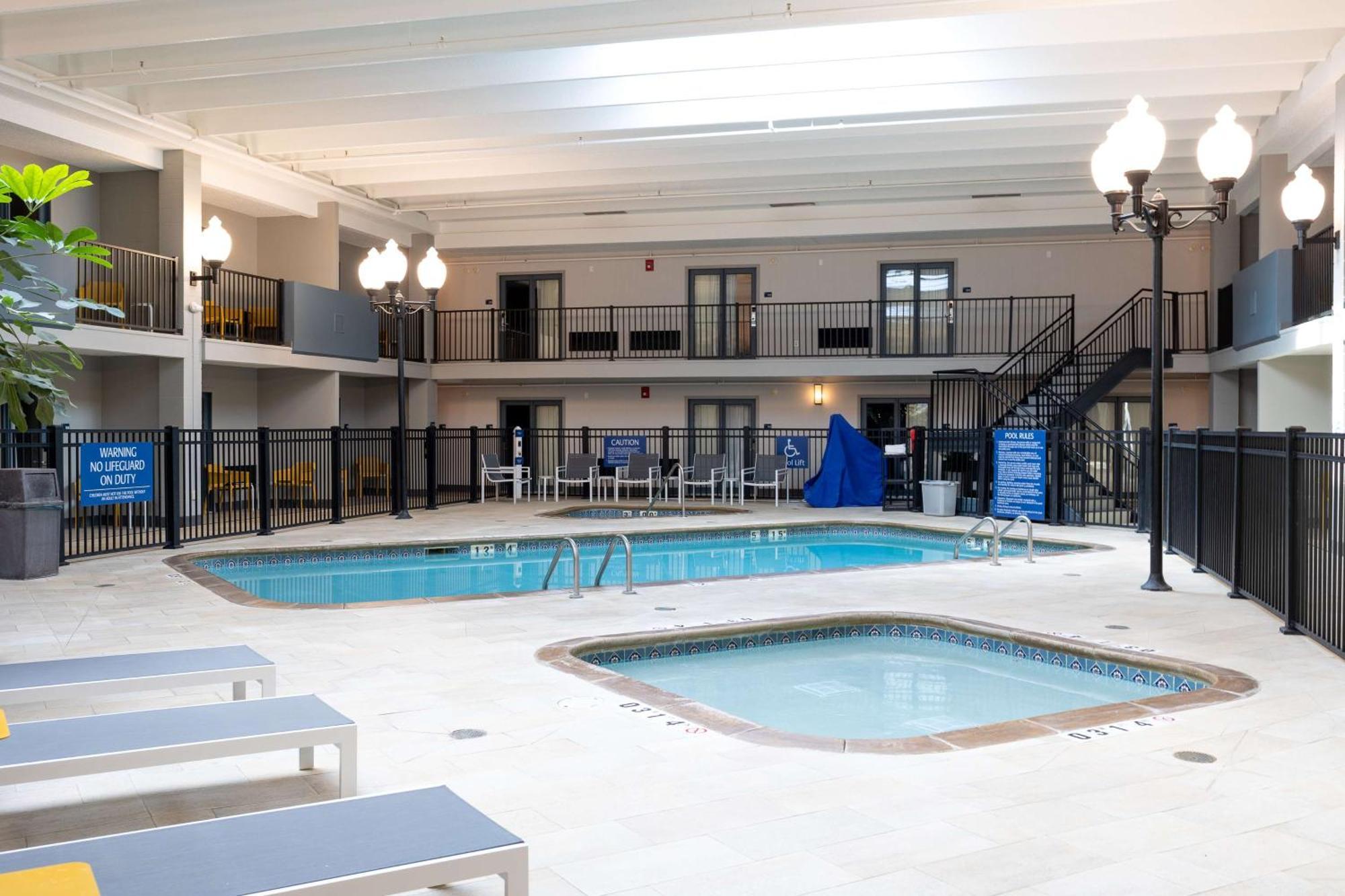Doubletree By Hilton Austin, Mn Hotel Екстериор снимка