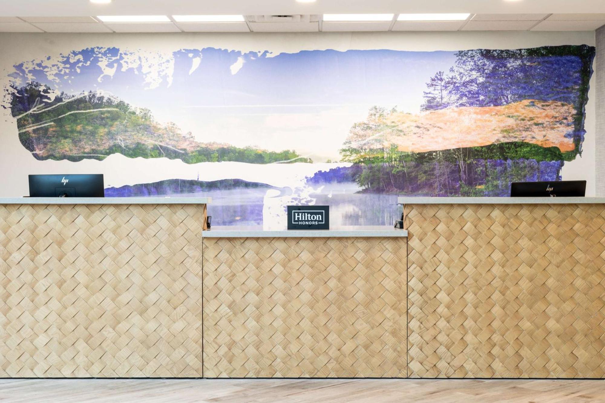 Doubletree By Hilton Austin, Mn Hotel Екстериор снимка