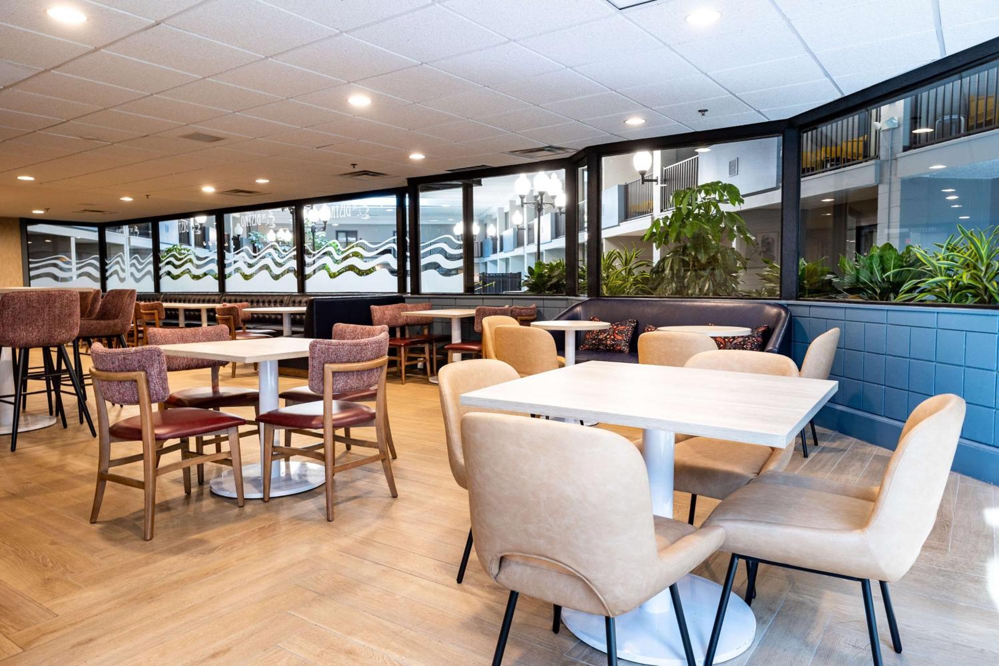 Doubletree By Hilton Austin, Mn Hotel Екстериор снимка